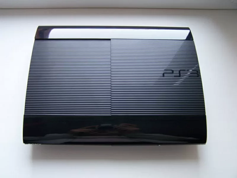 PlayStation 3 Super Slim 500gb в идеальном состоянии+игры