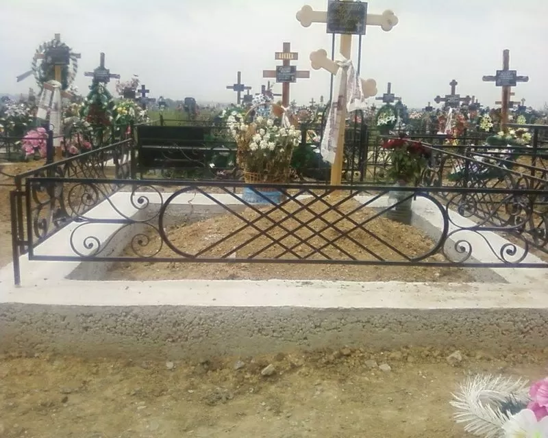 ограды, бетонные площадки, памятники 5