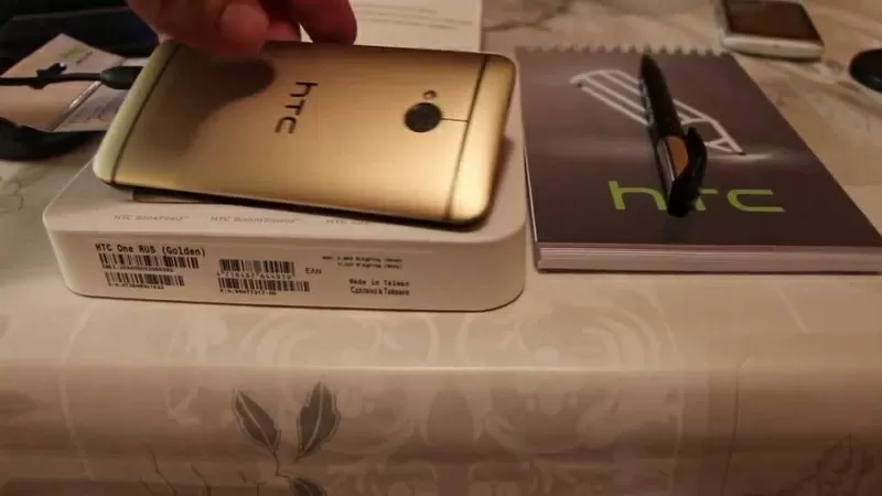 HTC ONE M7 64Gb Золотой. Как новый - в идеальном состоянии!  2