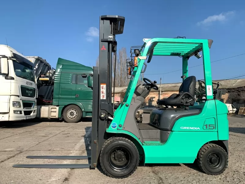 навантажувач вилковий Mitsubishi,  на спарці пневмо,  з щоглою триплекс