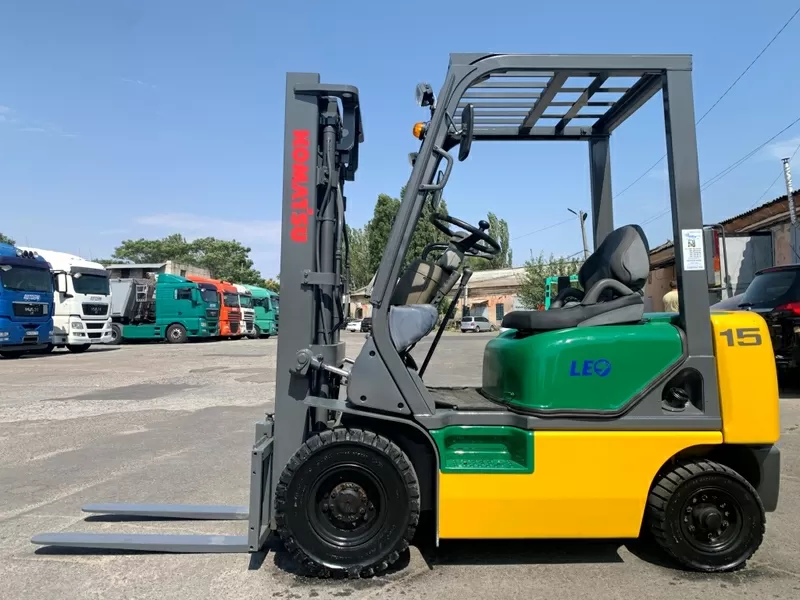 Вилковий автонавантажувач Komatsu з напрацюванням 1422 мотогодин.