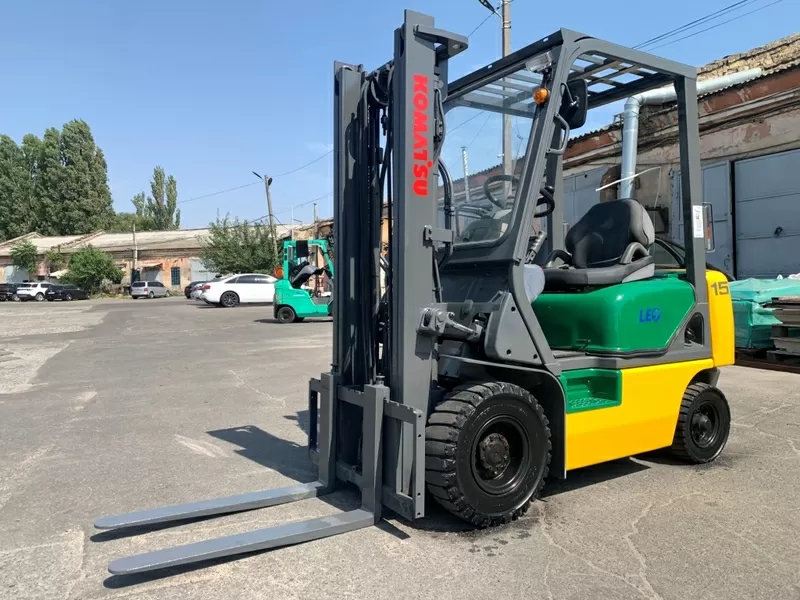 Вилковий автонавантажувач Komatsu з напрацюванням 1422 мотогодин. 2