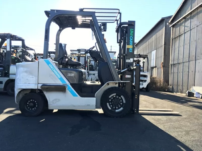 Газ-бензиновий навантажувач TCM (Nissan),  із напрацюванням 3697 мотог.