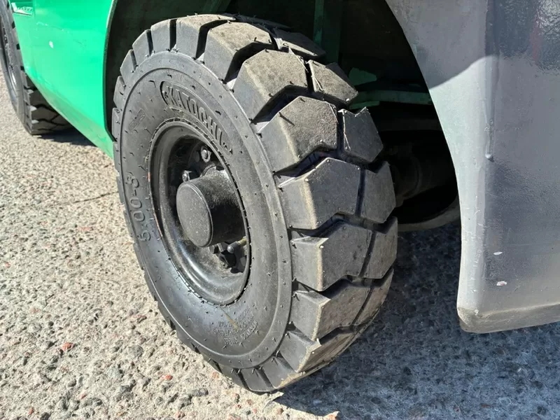 Дизельний навантажувач Mitsubishi KFD15T на нових пневмошинах 8